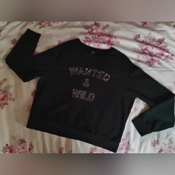 Forever 21 Sequin & Bead Black Crewneck Sweatshirt Blue Accents SIZE LARGE 💙 - Picture 3 of 8